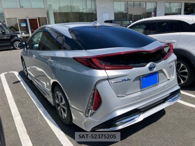Toyota PRIUS PHV 2017-02 8813293-2