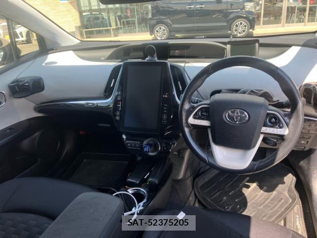 Toyota PRIUS PHV 2017-02 8813293-4