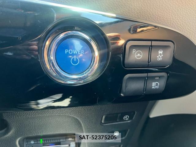 Toyota PRIUS PHV 2017-02 8813293-6