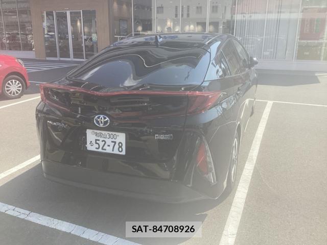 Toyota PRIUS PHV 2017-02 8813388-1