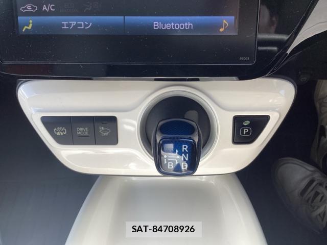 Toyota PRIUS PHV 2017-02 8813388-11