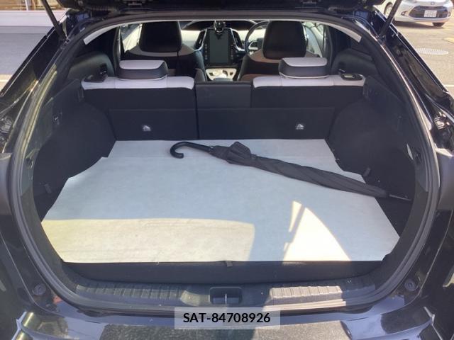 Toyota PRIUS PHV 2017-02 8813388-6