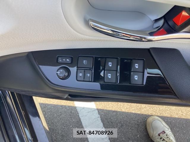 Toyota PRIUS PHV 2017-02 8813388-7