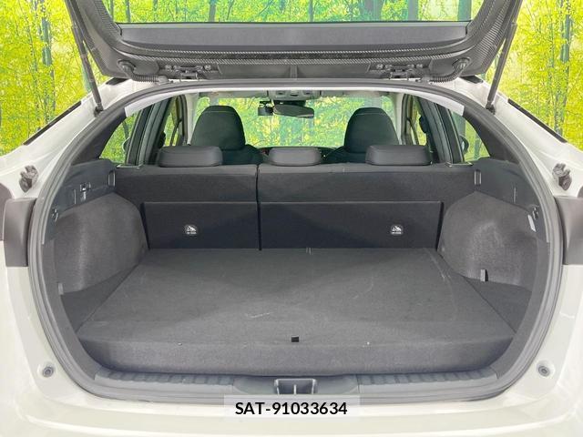 Toyota PRIUS PHV 2022-02 8813987-9