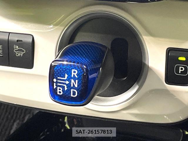 Toyota PRIUS PHV 2017-05 8814289-19