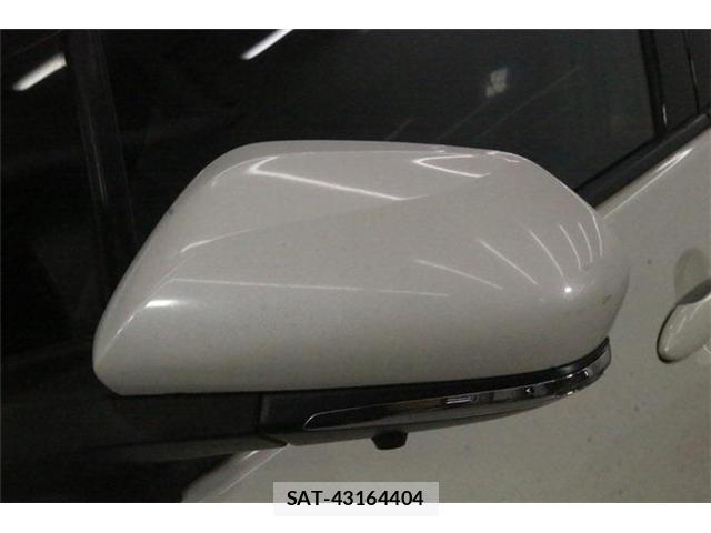Toyota PRIUS PHV 2017-05 8814333-16