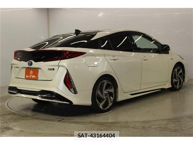 Toyota PRIUS PHV 2017-05 8814333-4