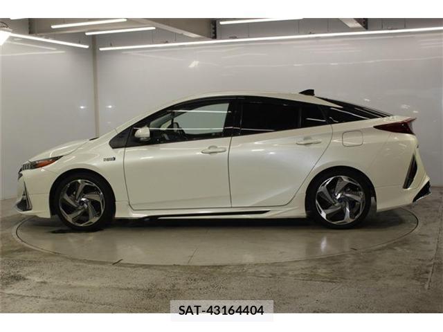 Toyota PRIUS PHV 2017-05 8814333-7