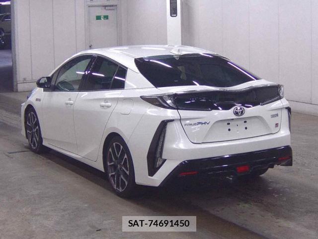 Toyota PRIUS PHV 2017-12 8816028-1