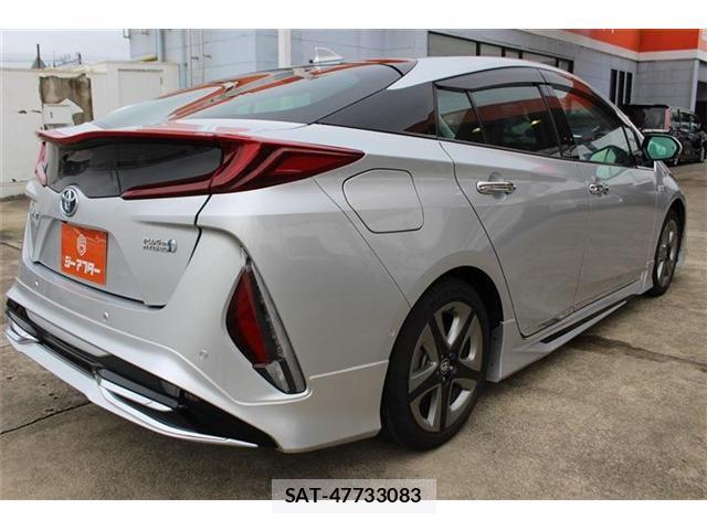 Toyota PRIUS PHV 2022-07 8816955-12