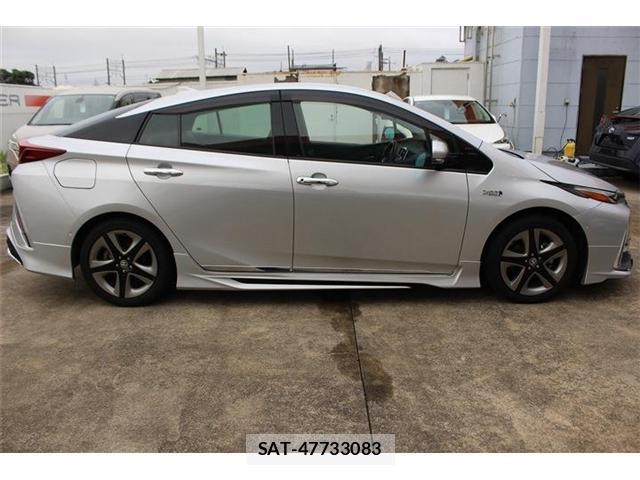 Toyota PRIUS PHV 2022-07 8816955-13