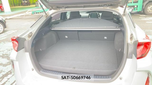 Toyota PRIUS PHV 2017-02 8817459-12