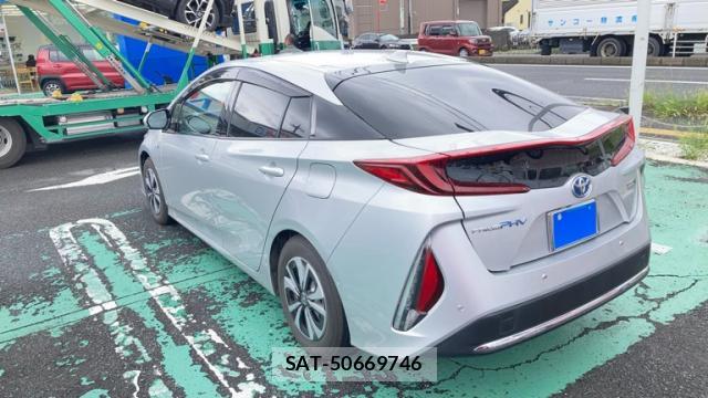 Toyota PRIUS PHV 2017-02 8817459-13