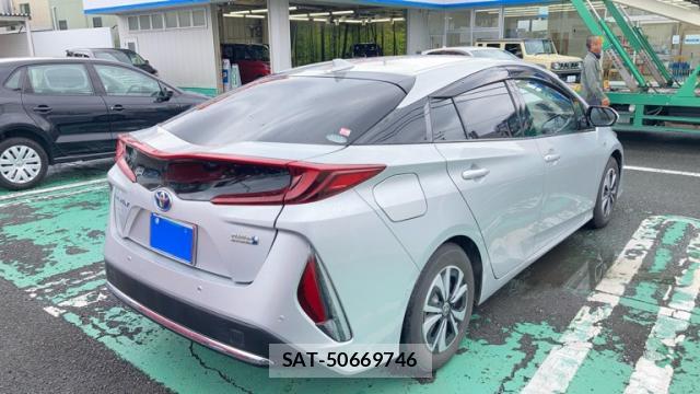 Toyota PRIUS PHV 2017-02 8817459-2