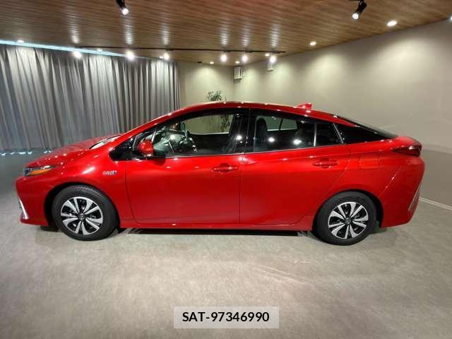 Toyota PRIUS PHV 2021-08 8817537-10