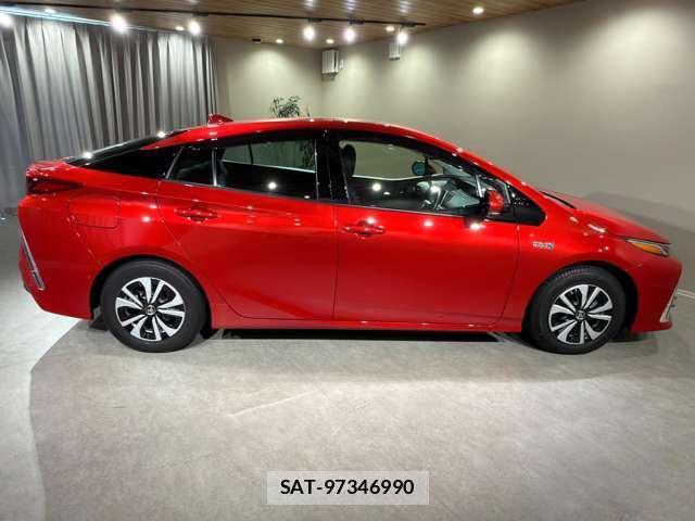 Toyota PRIUS PHV 2021-08 8817537-3