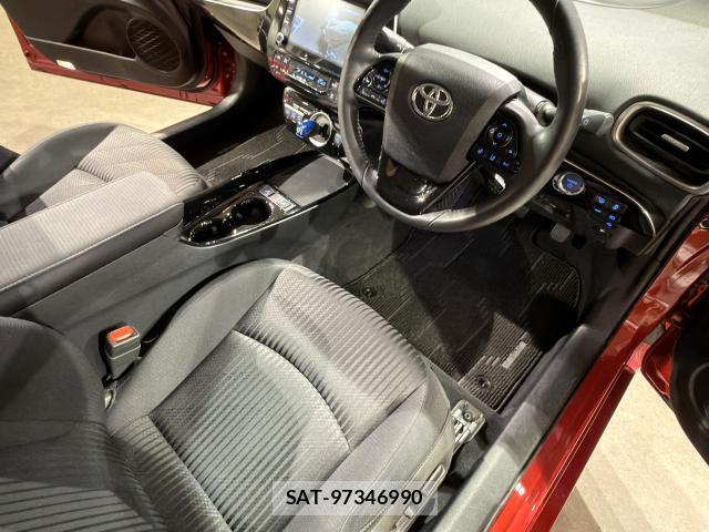 Toyota PRIUS PHV 2021-08 8817537-5