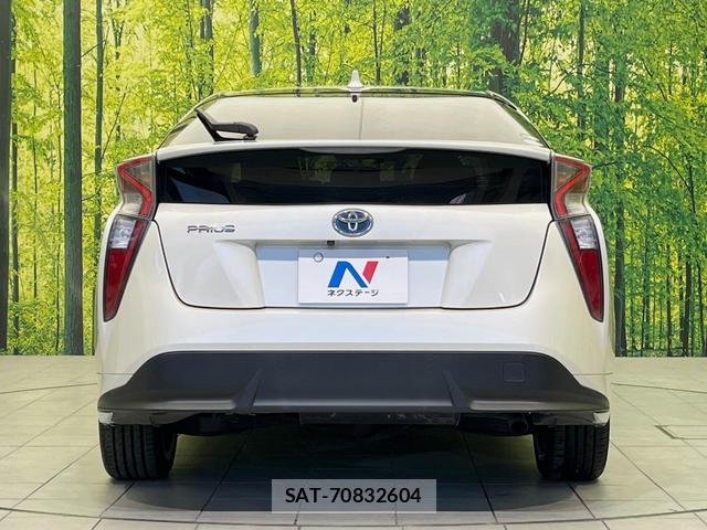 Toyota PRIUS 2016-03 8812124-14