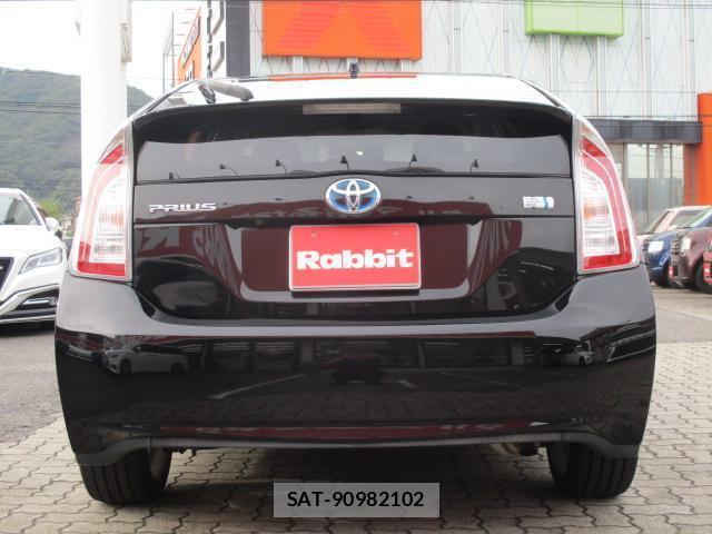 Toyota PRIUS 2014-01 8812129-1