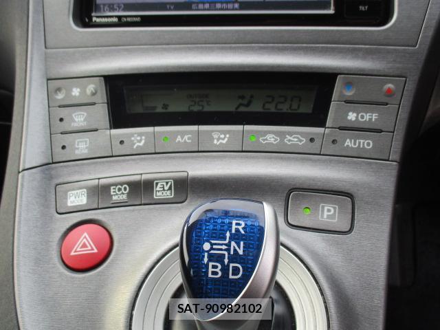 Toyota PRIUS 2014-01 8812129-15