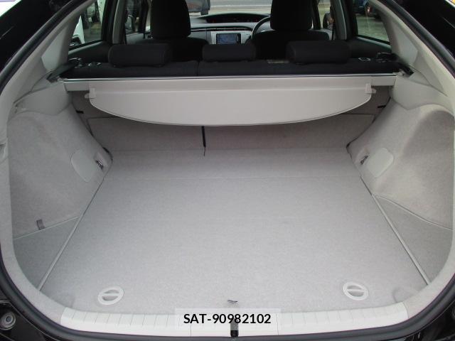 Toyota PRIUS 2014-01 8812129-18