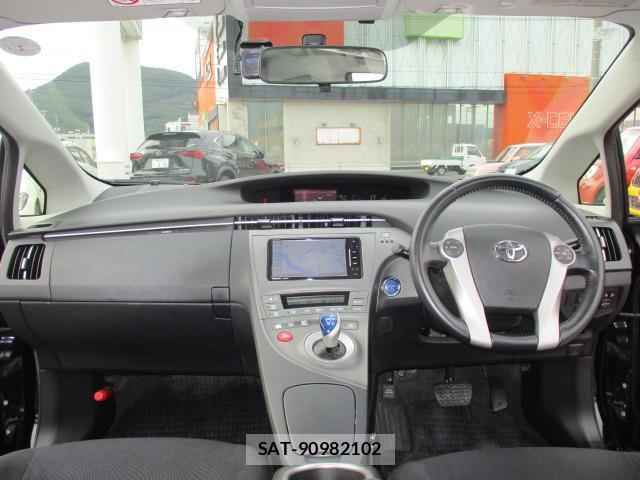 Toyota PRIUS 2014-01 8812129-2