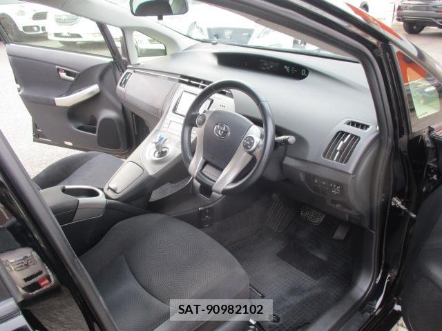 Toyota PRIUS 2014-01 8812129-5