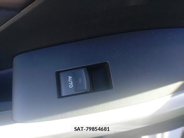 Toyota PRIUS 2015-08 8812187-12