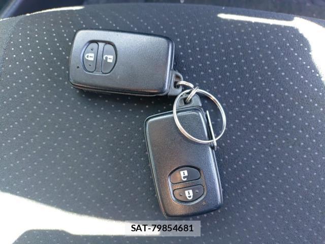 Toyota PRIUS 2015-08 8812187-14