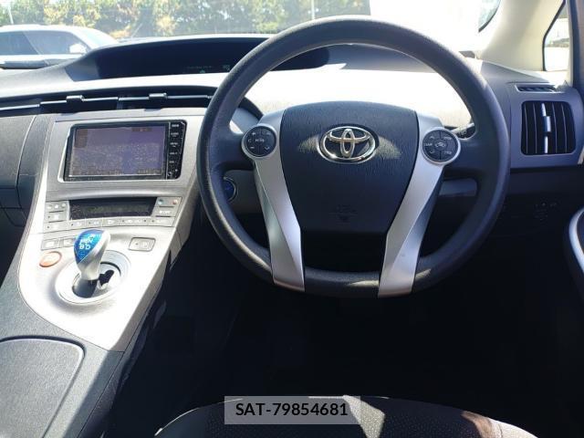 Toyota PRIUS 2015-08 8812187-2