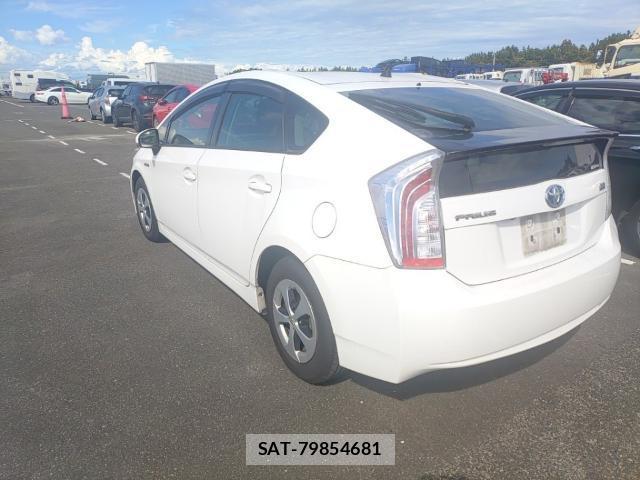 Toyota PRIUS 2015-08 8812187-5