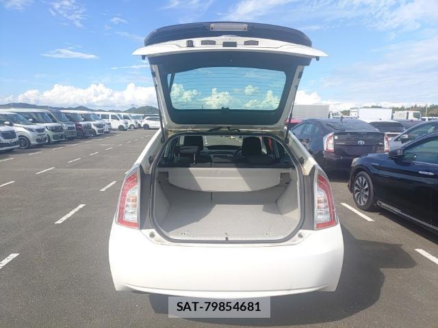 Toyota PRIUS 2015-08 8812187-7