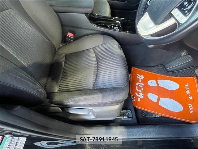Toyota PRIUS 2018-05 8812284-11