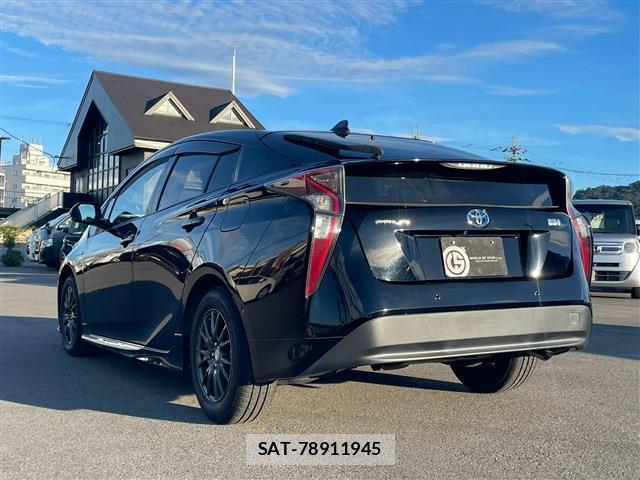 Toyota PRIUS 2018-05 8812284-3