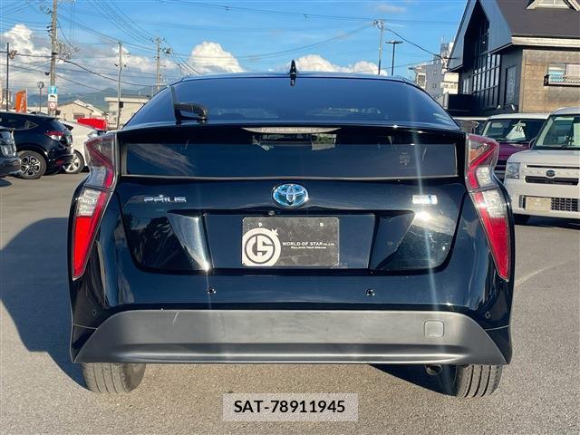 Toyota PRIUS 2018-05 8812284-4