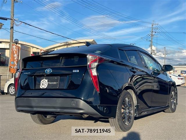 Toyota PRIUS 2018-05 8812284-5
