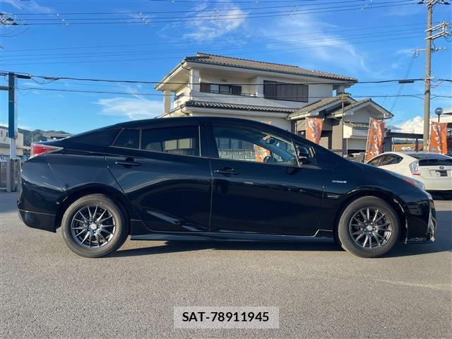 Toyota PRIUS 2018-05 8812284-6