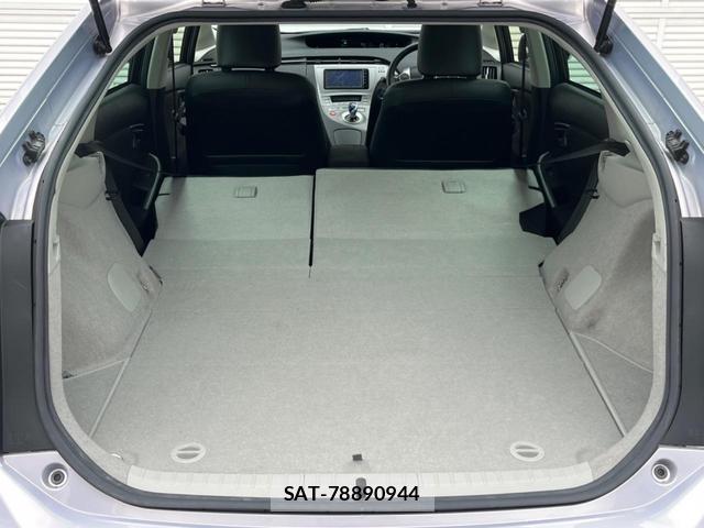 Toyota PRIUS 2014-11 8812323-10