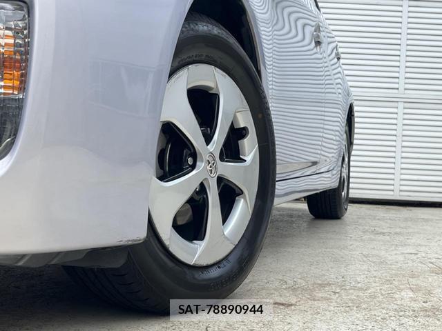 Toyota PRIUS 2014-11 8812323-13