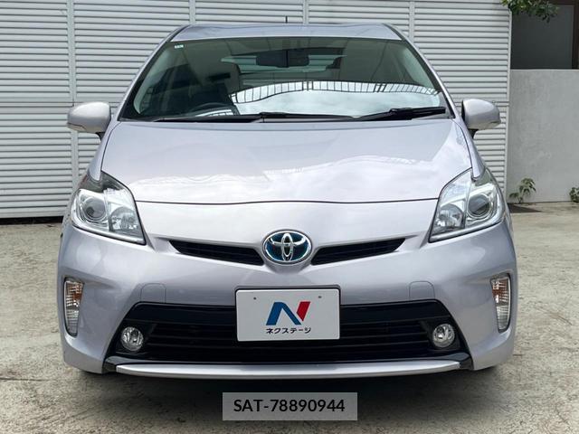 Toyota PRIUS 2014-11 8812323-14