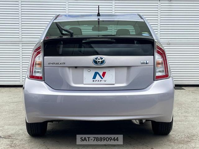 Toyota PRIUS 2014-11 8812323-15