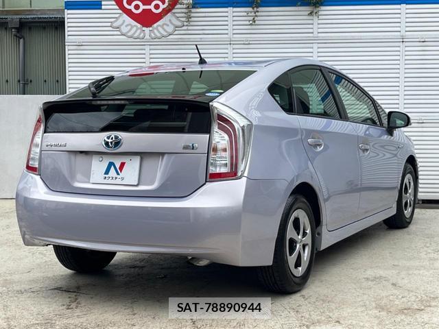 Toyota PRIUS 2014-11 8812323-17