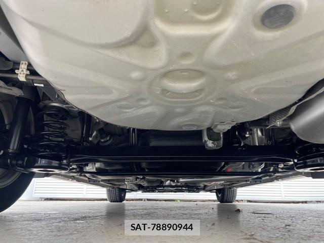 Toyota PRIUS 2014-11 8812323-19