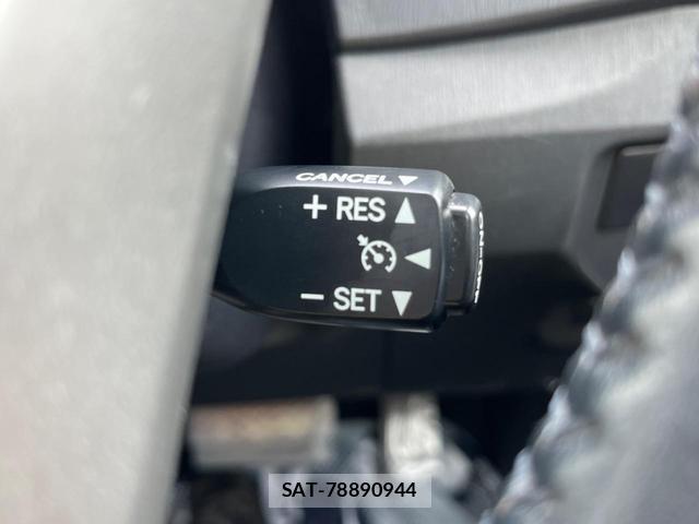 Toyota PRIUS 2014-11 8812323-4