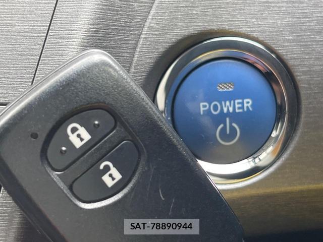 Toyota PRIUS 2014-11 8812323-5