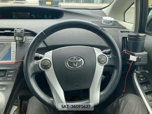Toyota PRIUS 2010-04 8812346-10