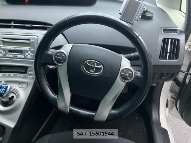 Toyota PRIUS 2012-08 8812349-10