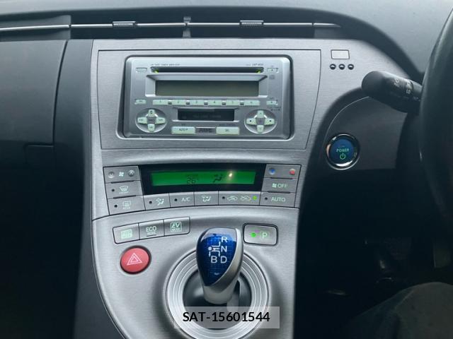 Toyota PRIUS 2012-08 8812349-11