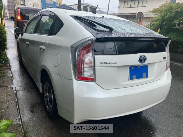 Toyota PRIUS 2012-08 8812349-12