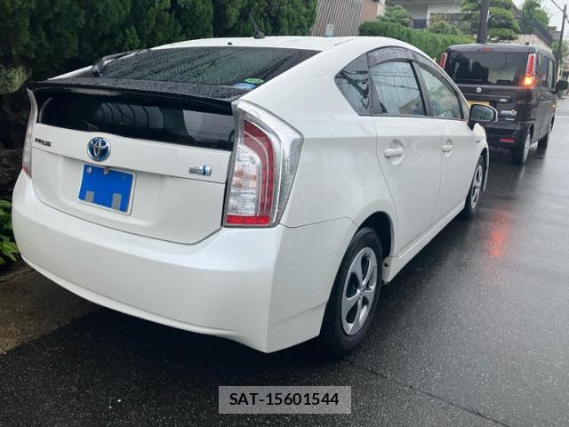 Toyota PRIUS 2012-08 8812349-13